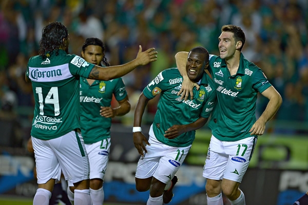 Caicedo celebra su primer gol en México